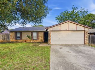 5717 Cedar Ridge Dr, Arlington, TX 76017