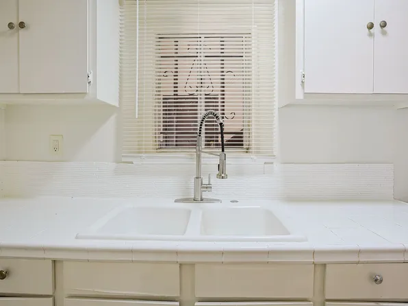 Normandie Lofts | Studio & One-Bedroom Apartments in Koreatown