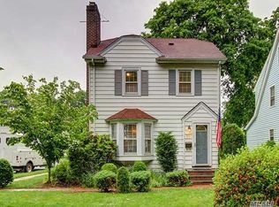 51 Cambridge Ave, Garden City, NY 11530