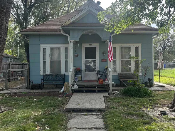 223 W 4th St, Junction City, KS 66441