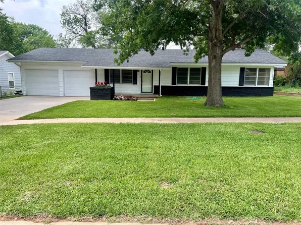 1305 Hillcrest Dr, Graham, TX 76450