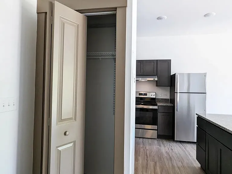 133 South East Commons — Photo 5