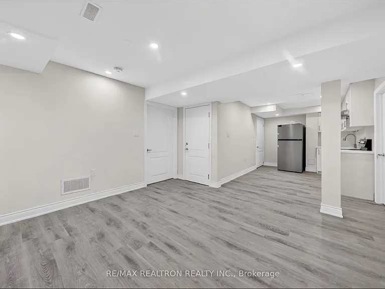 20 Ivy Green Cres — Photo 7