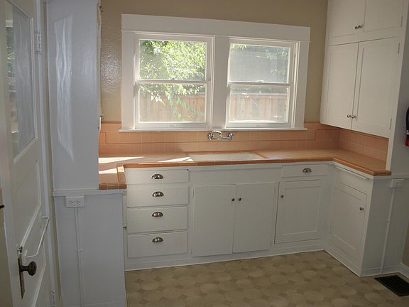 3rd image of 918 Eureka Ave