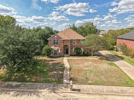4 bed, 2.5 bath, 2972 sqft, $3,200 — Photo 2