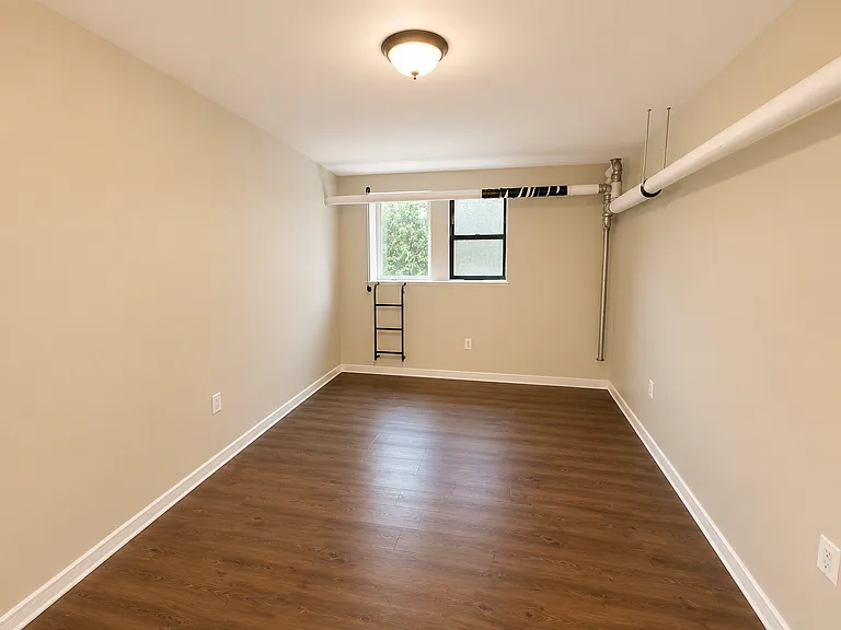 4 Carnegie Ave #BASEMENT — Photo 15