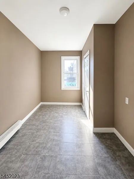3 bed, 1.0 bath, $2,500 — Photo 3