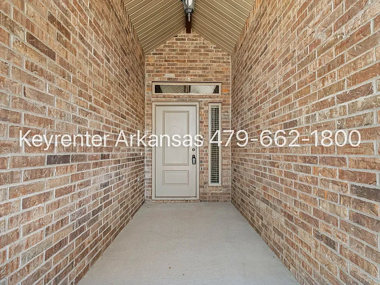 761 Melrose Pl — Photo 4