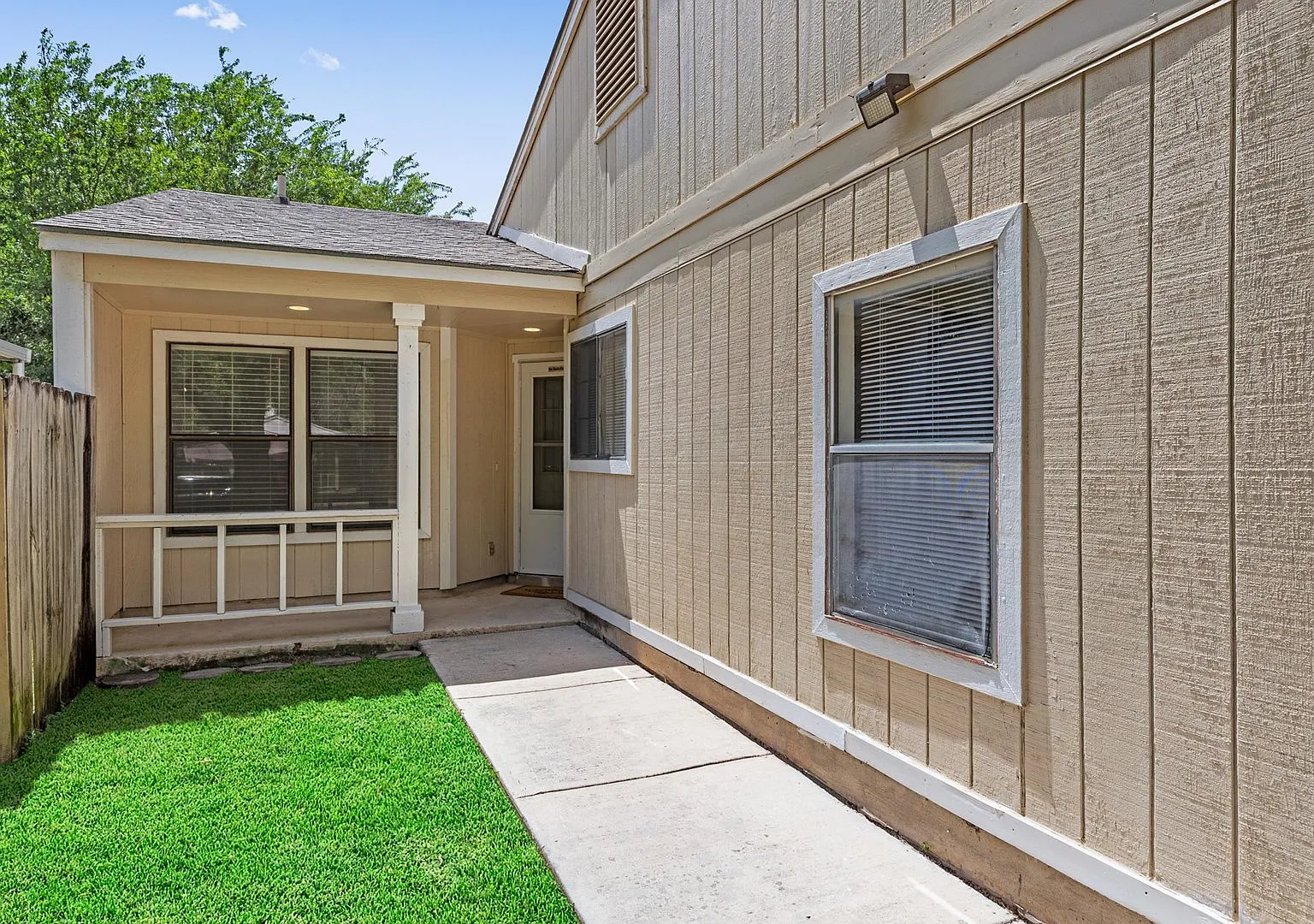 3 bed, 962 sqft, $1,395 — Photo 1