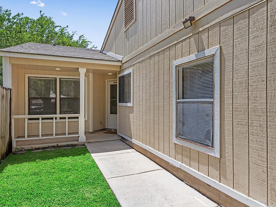 2823 Ash Field Dr