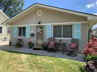 22708 Ridgeway St, Saint Clair Shores, MI 48080