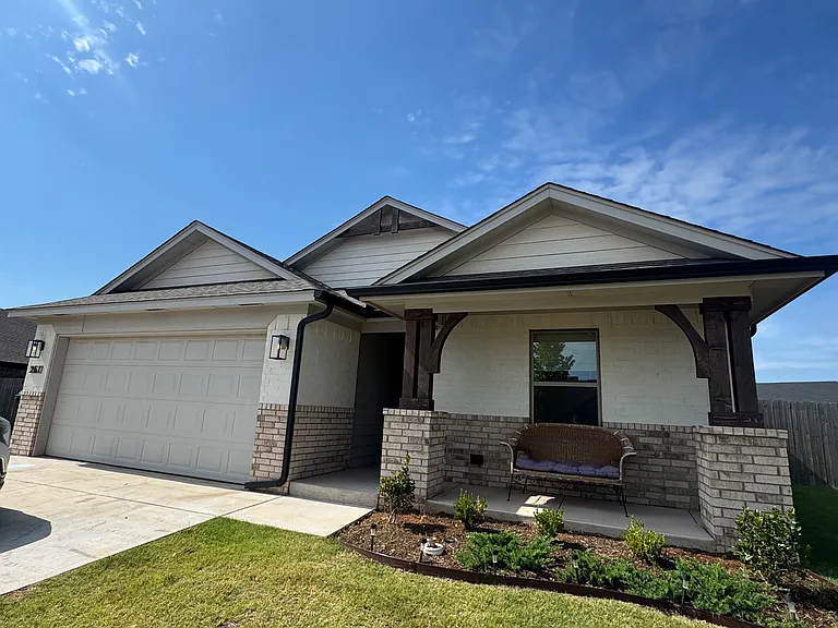 261 Megan Ln — Photo 1
