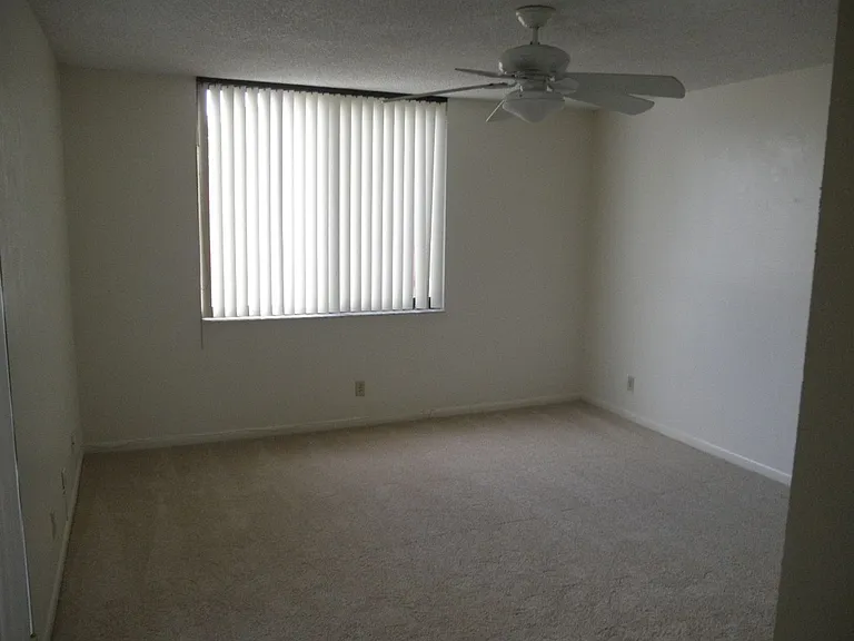 3662 Victoria Dr — Photo 14