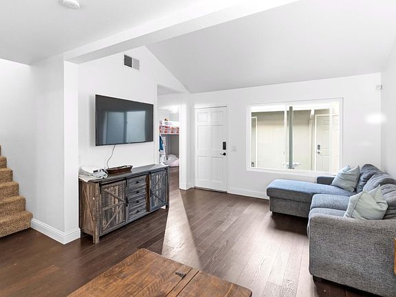 4th image of 19233 Creekside Ln