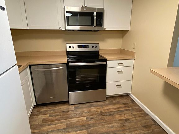 4th image of 2610 Kanawha Blvd E #611