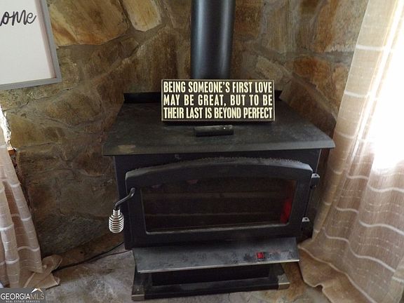 3rd image of 3096 Campground Rd