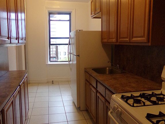 2nd image of 150 Crown St APT A19