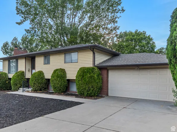 7872 S Newport Way, Cottonwood Heights, UT 84121