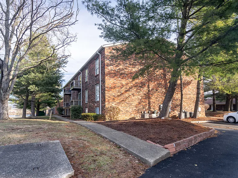 High Park Apartments — Photo 11