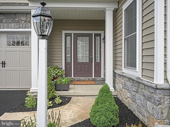 4th image of 360 English Ivy Dr