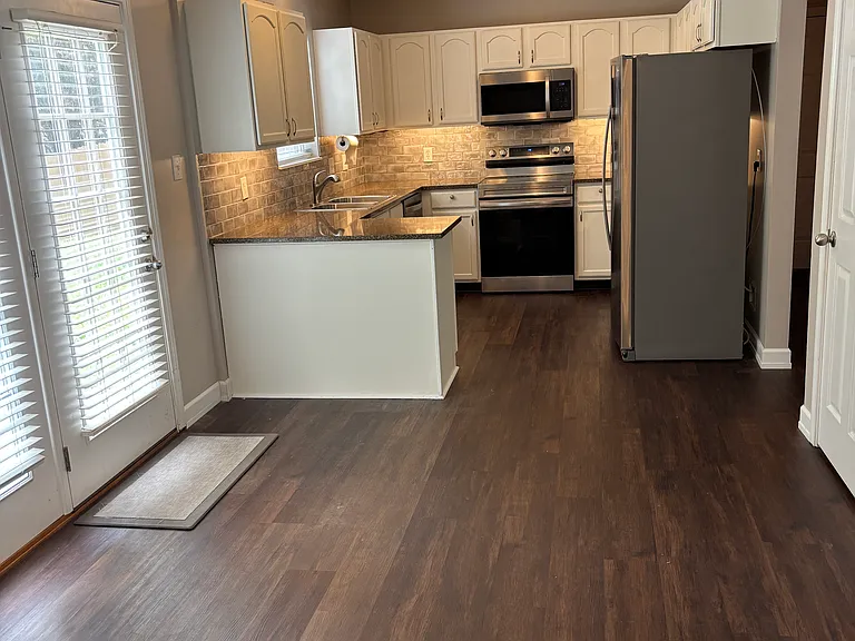 4460 Oakbank Ln — Photo 2