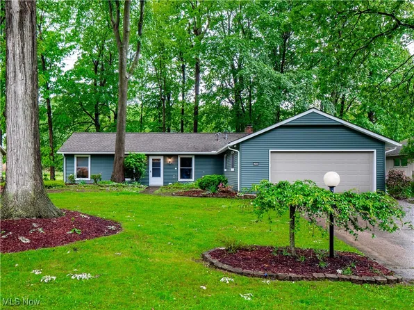 5960 Creekside Ln, North Ridgeville, OH 44039