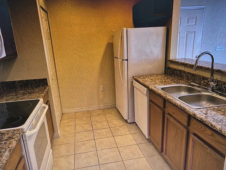 4600 E Moody Blvd #8B — Photo 18