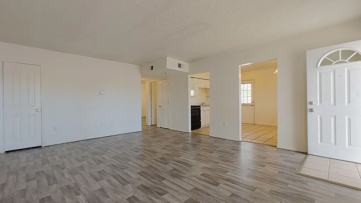 Building Photo - 370 Atrisco Dr SW