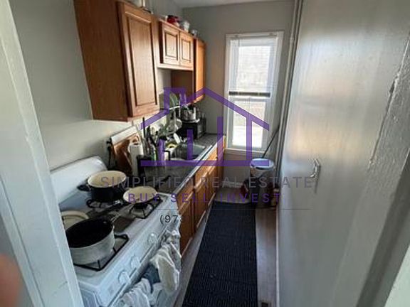 5th image of 164 Riverside St APT 1