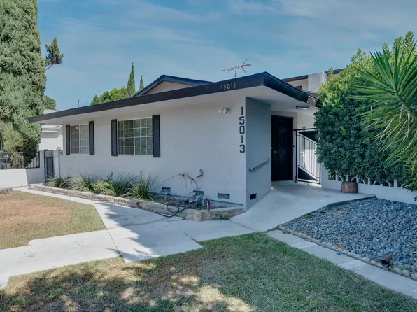 15013 Hartsook St, Sherman Oaks, CA 91403
