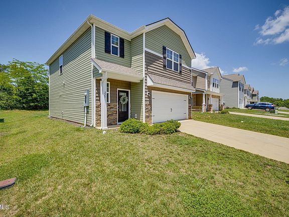 4th image of 225 Crockett Dr