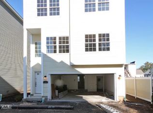 204 Wardwell 4 St, Stamford, CT 06902