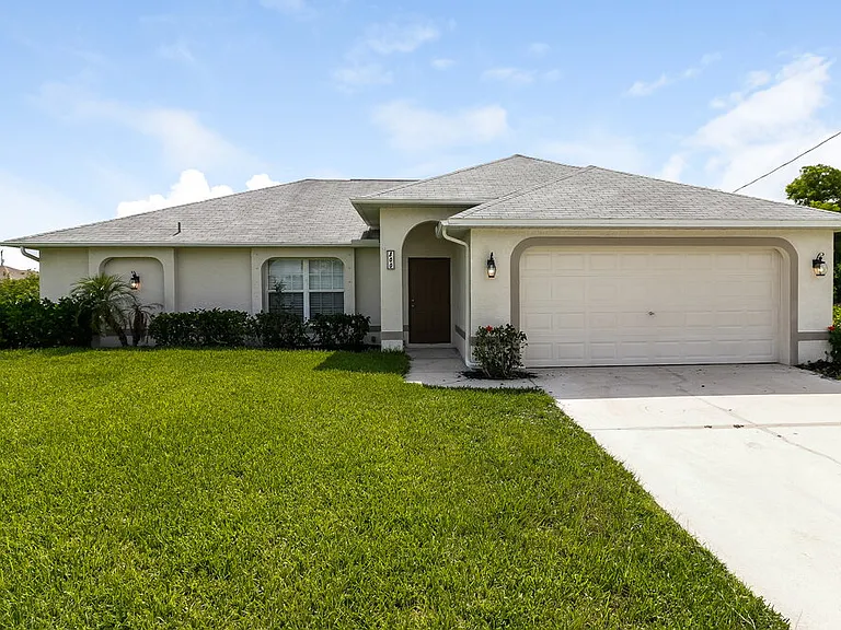 800 SW 8th Pl — Photo 1