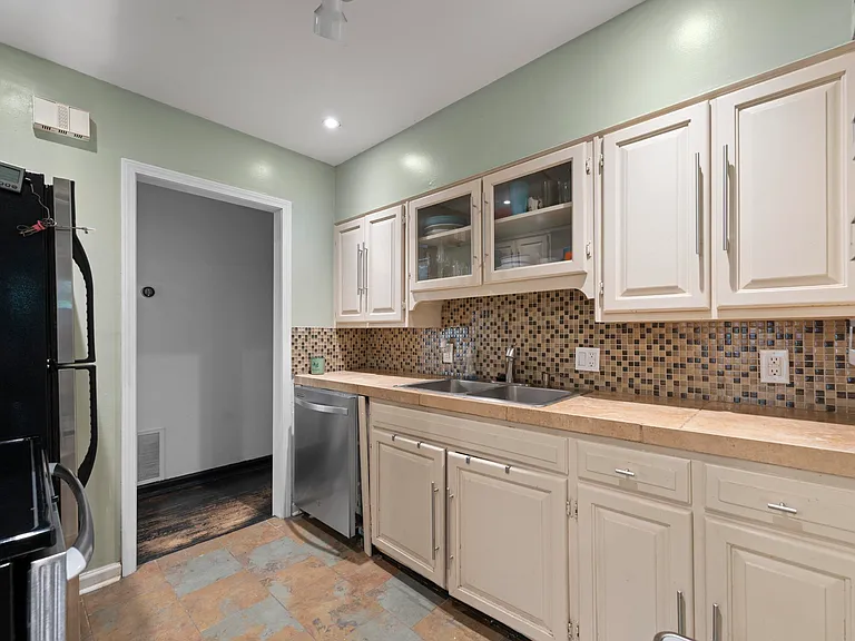 1343 Dearing Rd — Photo 6