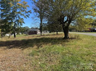 112 Centerwood Dr, Mount Airy, NC 27030