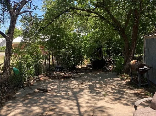 206-208 W Elm St, Olney, TX 76374