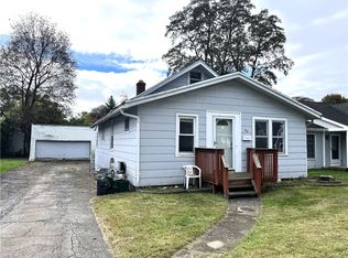 99 Birchwood Dr, Rochester, NY 14622