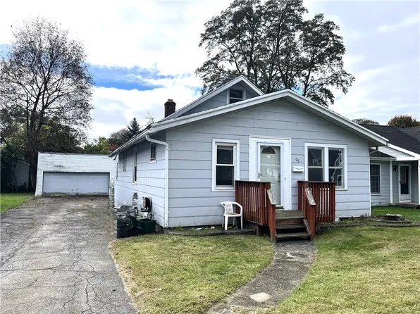 99 Birchwood Dr, Rochester, NY 14622