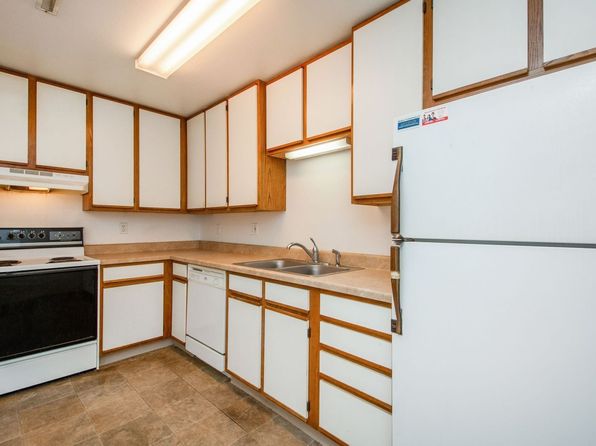 610 Stonehaven Dr #412