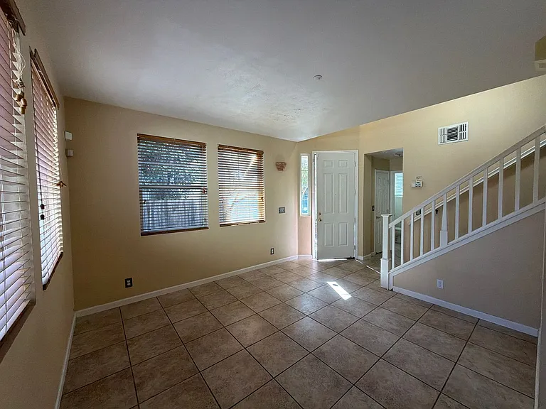 268 Woodfield Ln — Photo 6