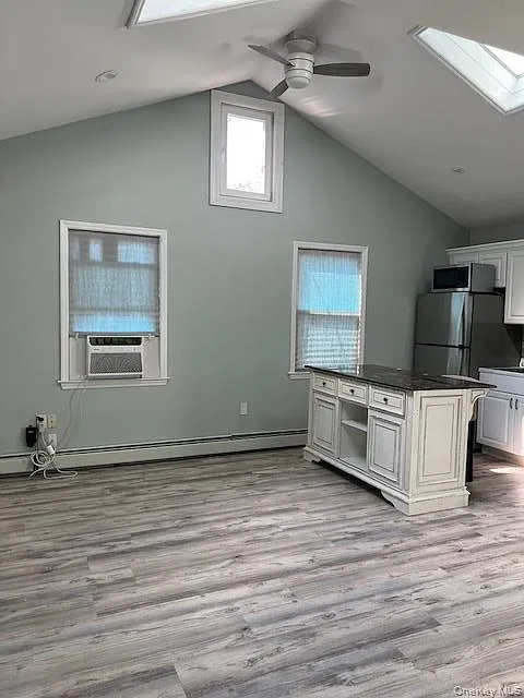 Studio, 1.0 bath, 325 sqft, $1,875 — Photo 3
