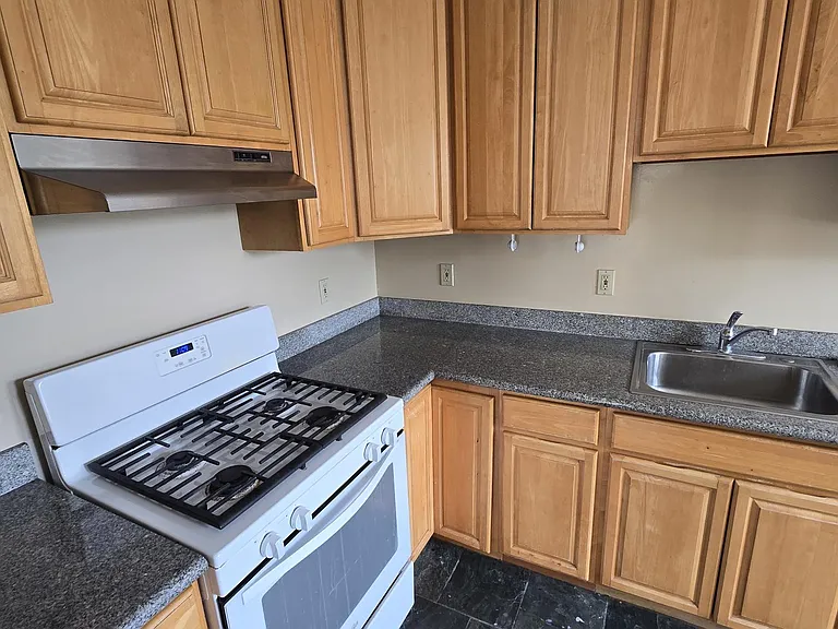 2 bed, 1.0 bath, 800 sqft, $2,450 — Photo 6