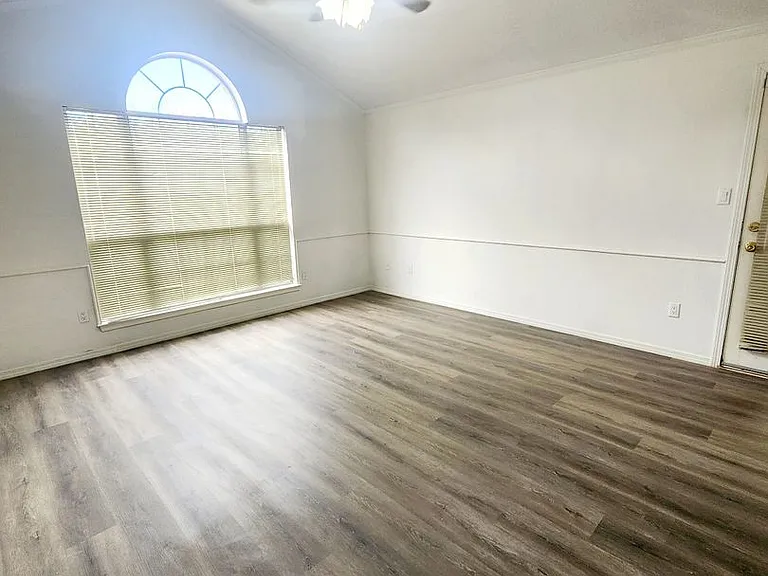 915 Tony Sanchez Dr SE — Photo 8