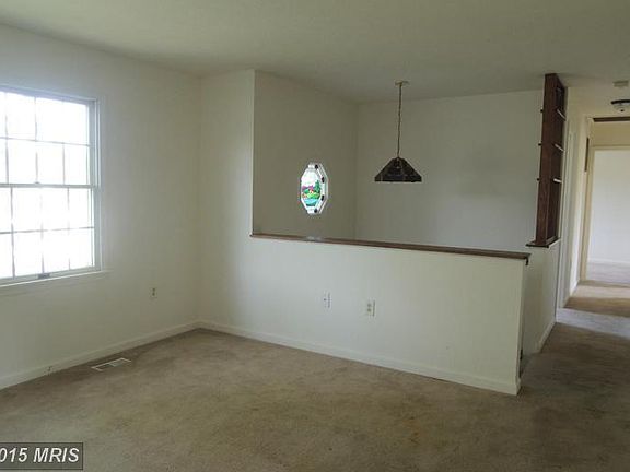 3rd image of 107 Bane Berry Ln