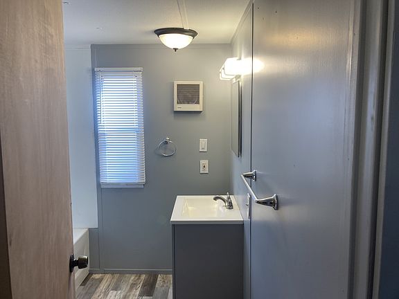 5th image of 510 Stratford Ln