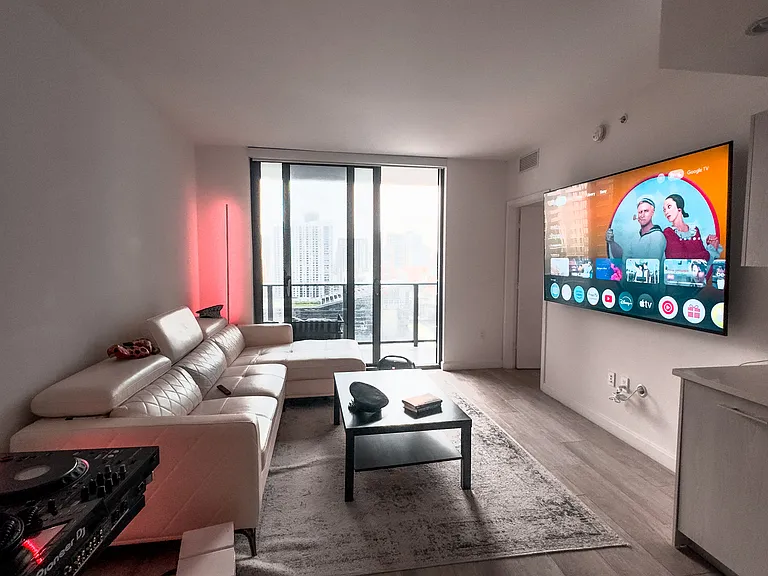 45 SW 9th St #2509 — Photo 1