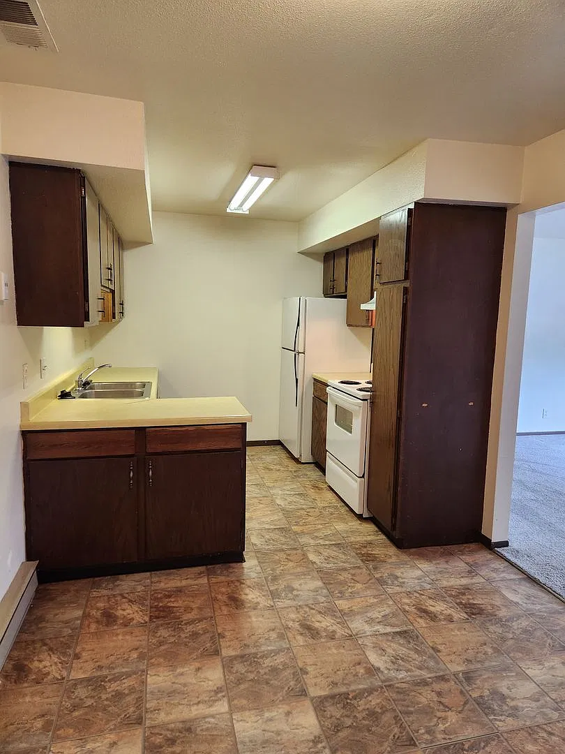 Melrose Manor — Photo 3