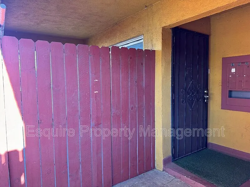 1 bed, 1.0 bath, 700 sqft, $1,695 — Photo 2