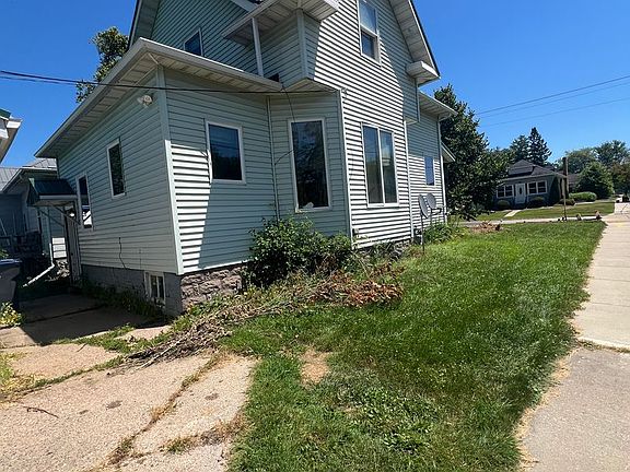 3rd image of 412 S Peach Ave