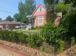 913 N 10th St, Atchison, KS 66002